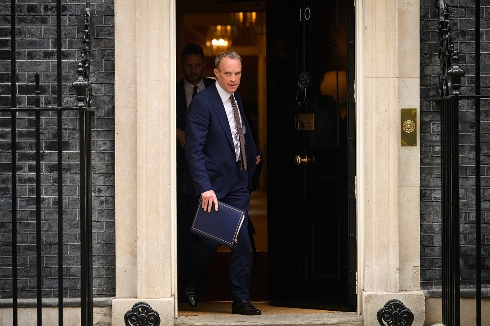 Vice Primeiro Ministro Da Inglaterra Renuncia Ao Cargo Por Acusa Es De Ass Dio Moral Mundo