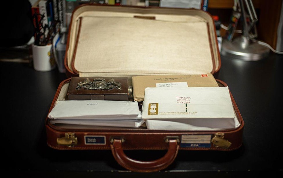 A mala de Peter continha registros da fuga da família Eisner da Alemanha — Foto: BBC News fonte