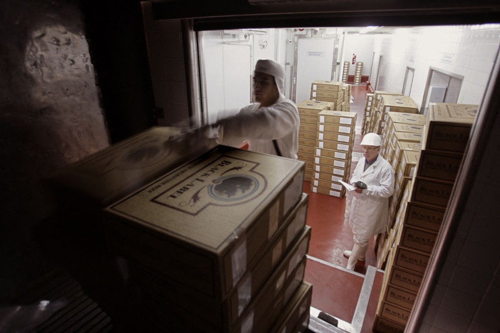 O governo da China pediu ao Brasil que envie uma lista reduzida de frigoríficos — Foto: Getty Images