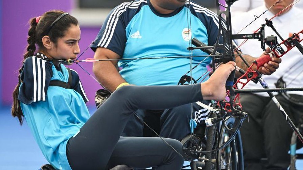 Fonte BBC News — Foto: Sheetal Devi é o primeiro e único campeão internacional de tiro com arco sem membros superiores