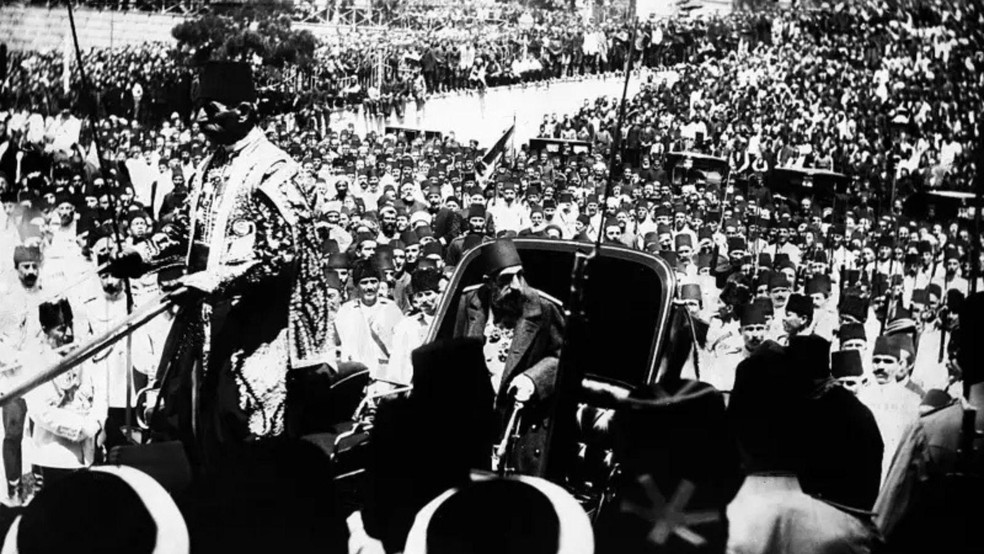 Stevens encontrou Abdul Hamid 2º — visto aqui mais tarde, em 1908 — durante sua viagem de bicicleta pela Turquia — Foto: BBC News fonte