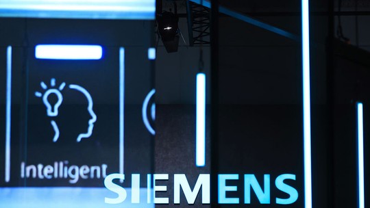 Siemens lucra menos e piora projeções; em Frankfurt; ação tomba quase 5%