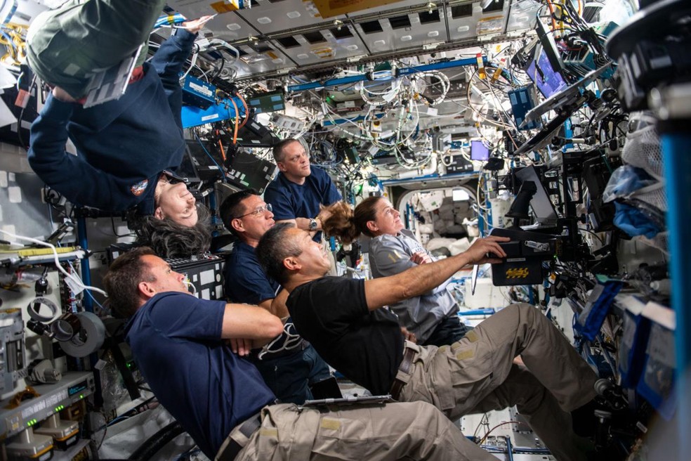 ISS: astronautas em conferência com a NASA  — Foto: NASA
