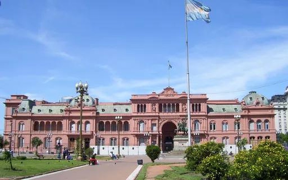 Governo argentino publica dois decretos que oficializam mudanças na política cambial do país — Foto: Reprodução