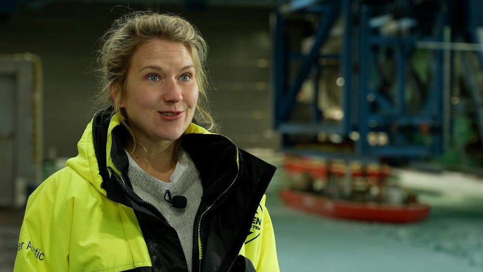 A engenheira especializada em quebra-gelos Riikka Matala afirma que esses navios precisam de resistência estrutural e potentes motores na mesma proporção — Foto: BBC News fonte