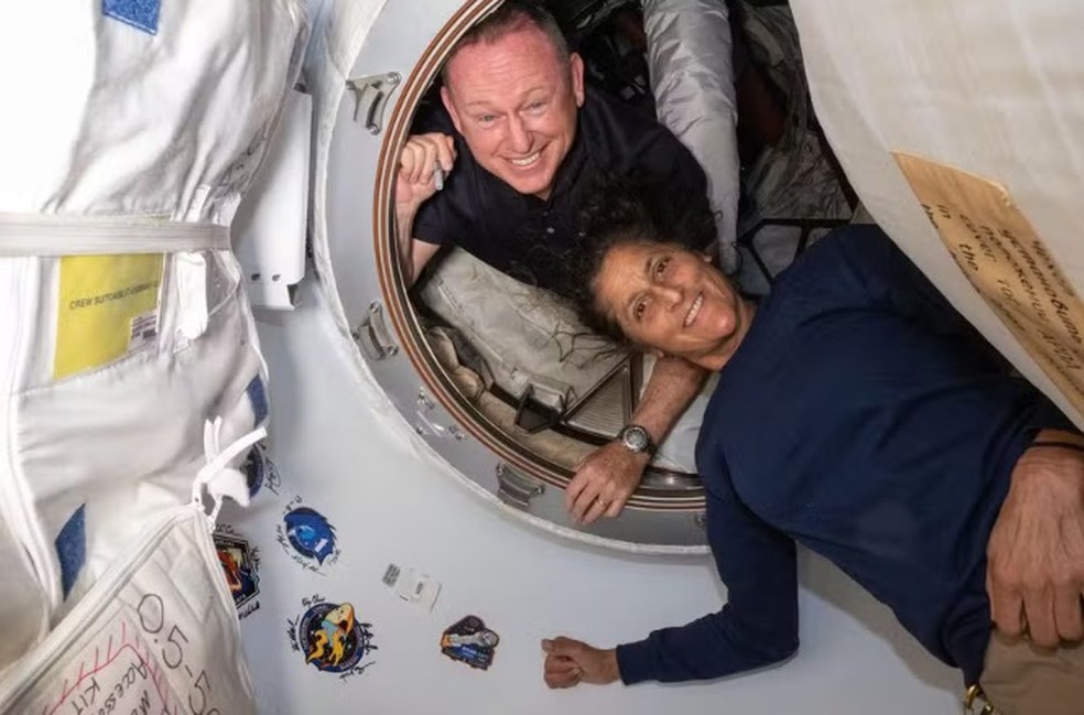 Os astronautas Barry 'Butch' Wilmore e Sunita Williams voaram a bordo da espaçonave Starliner, da Boeing — Foto: Reprodução/Redes sociais