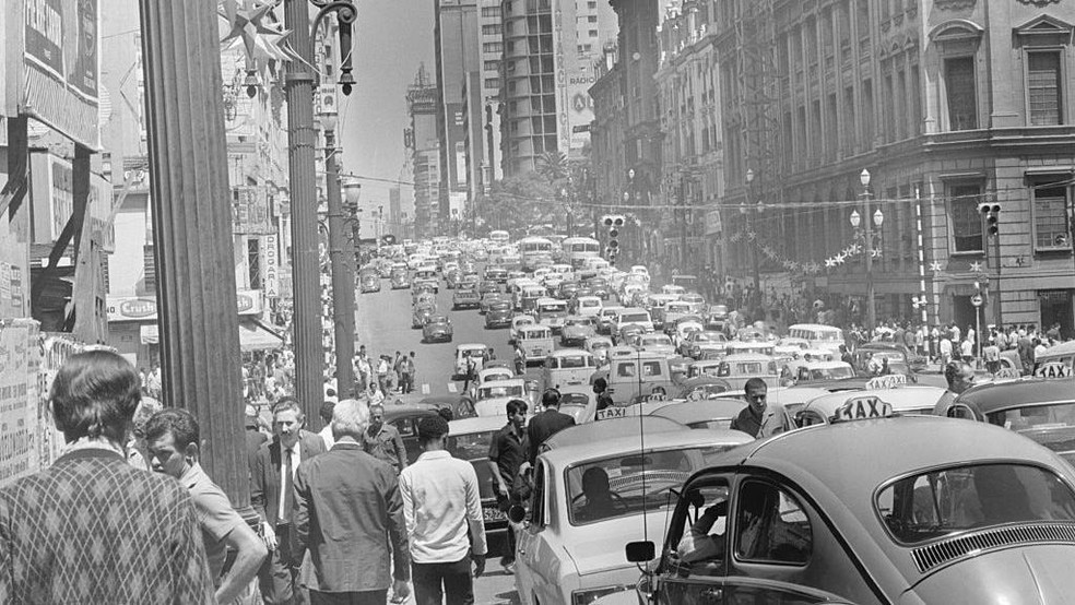 A cidade de São Paulo em foto de 1970; a imobiliária Clineu Rocha inovou mercado com práticas inspiradas nos EUA — Foto: BBC News fonte