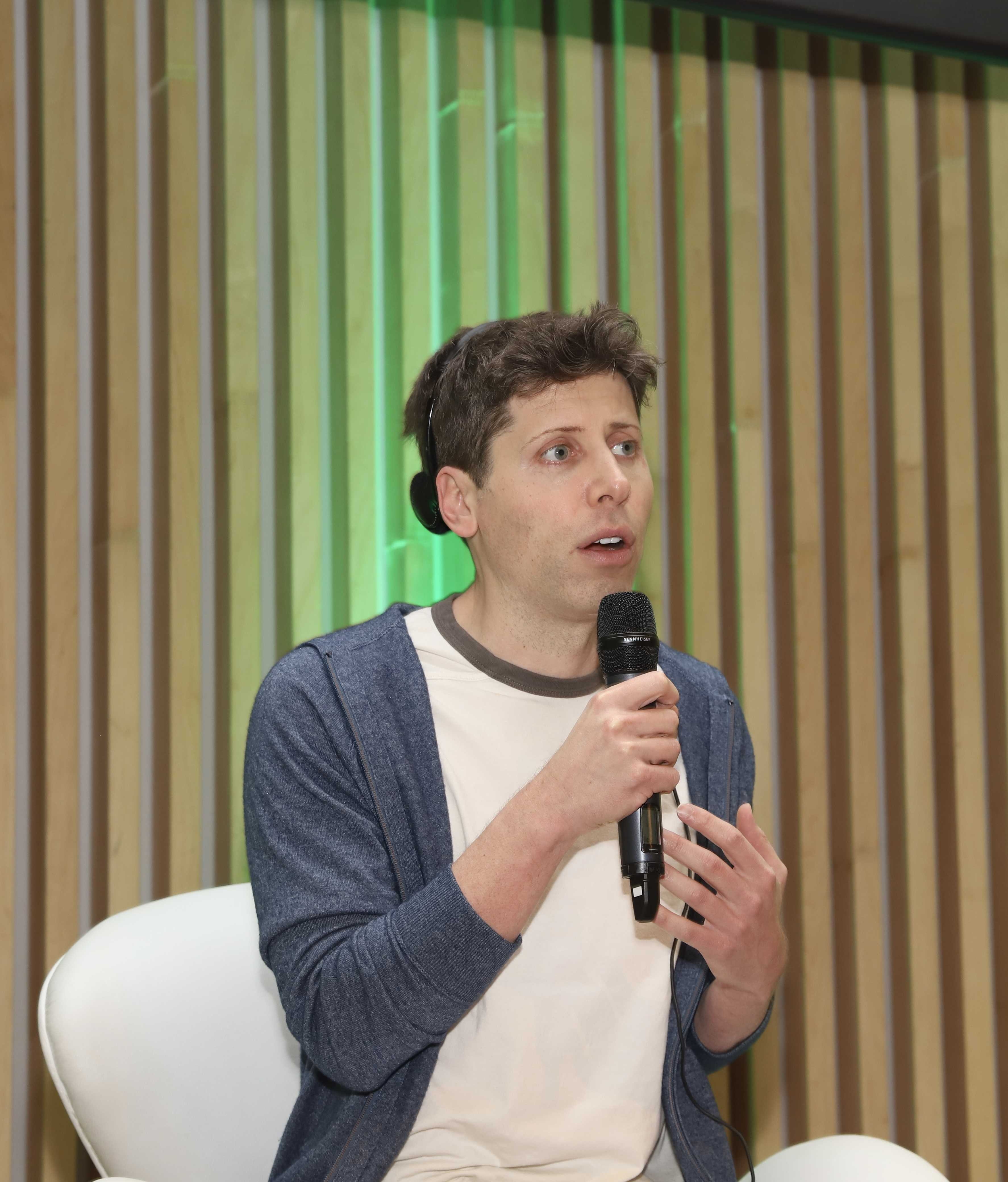 Sam Altman faz tour mundial com passagem pelo Rio para defender ...