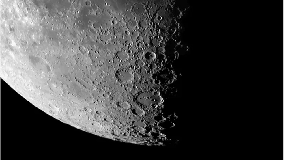 Região polar sul da Lua contém cerca de 600 bilhões de quilos de água na forma de gelo — Foto: Getty Images via BBC News