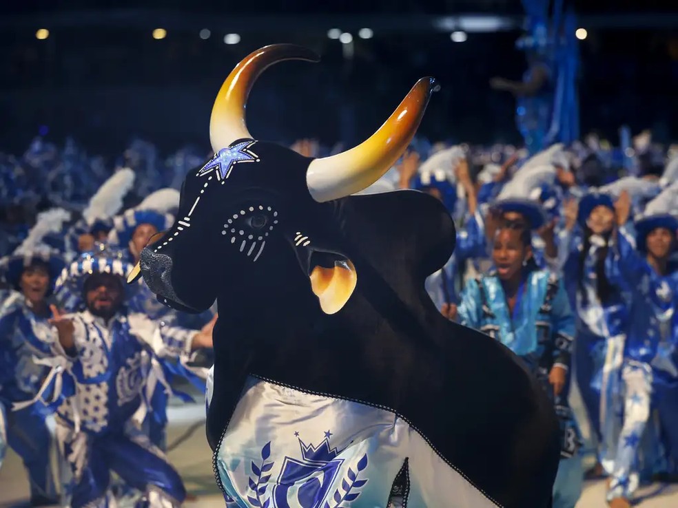 Apresentação do Boi Caprichoso na segunda noite do 57º Festival Folclórico de Parintins, no Bumbódromo — Foto: Fernando Frazão/Agência Brasil