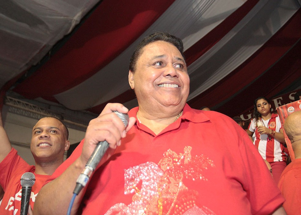 A voz do cantor Dominguinhos do Estácio foi recriada com IA para a Unidos do Viradouro — Foto: Henrique Matos