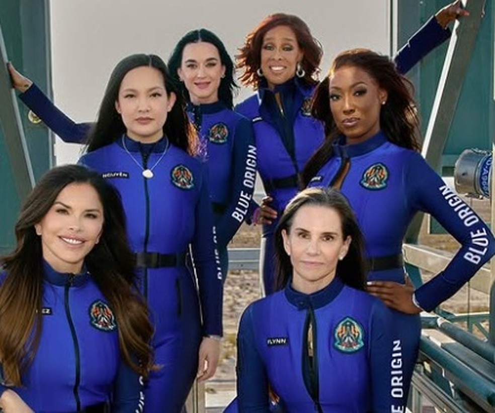 Katy Perry com a tripulação da missão 100% feminina da Blue Origin — Foto: Reprodução/Instagram