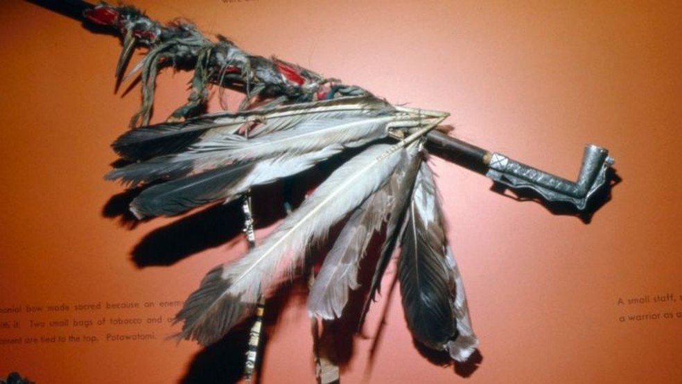 Cachimbo usado pelos indígenas americanos — Foto: Heritage Images