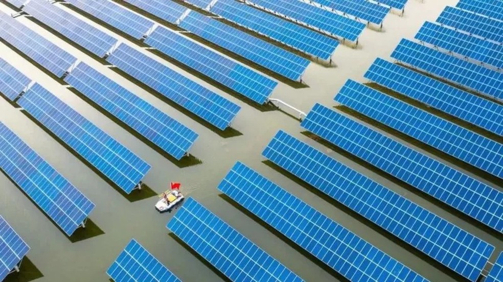 Energia solar é uma das apostas da China para diminuir a emissão de CO² — Foto: Getty Images via BBC News