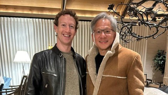 Mark Zuckerberg e Jensen Huang trocam roupas e CEO da Meta elogia o amigo: 'Taylor Swift da tecnologia'
