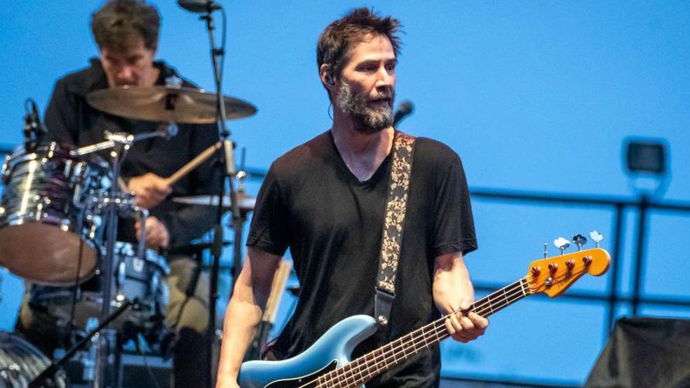 Fonte da BBC News — Foto: Keanu Reeves também é guitarrista da banda Dogstar
