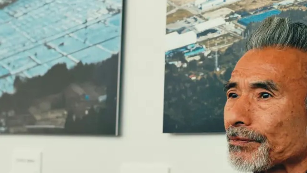Isuke Takakura aceitou liderar um projeto simbólico — reconstruir o santuário xintoísta da comunidade, destruído pelo tsunami — Foto: Ewerthon Tobace/ BBC