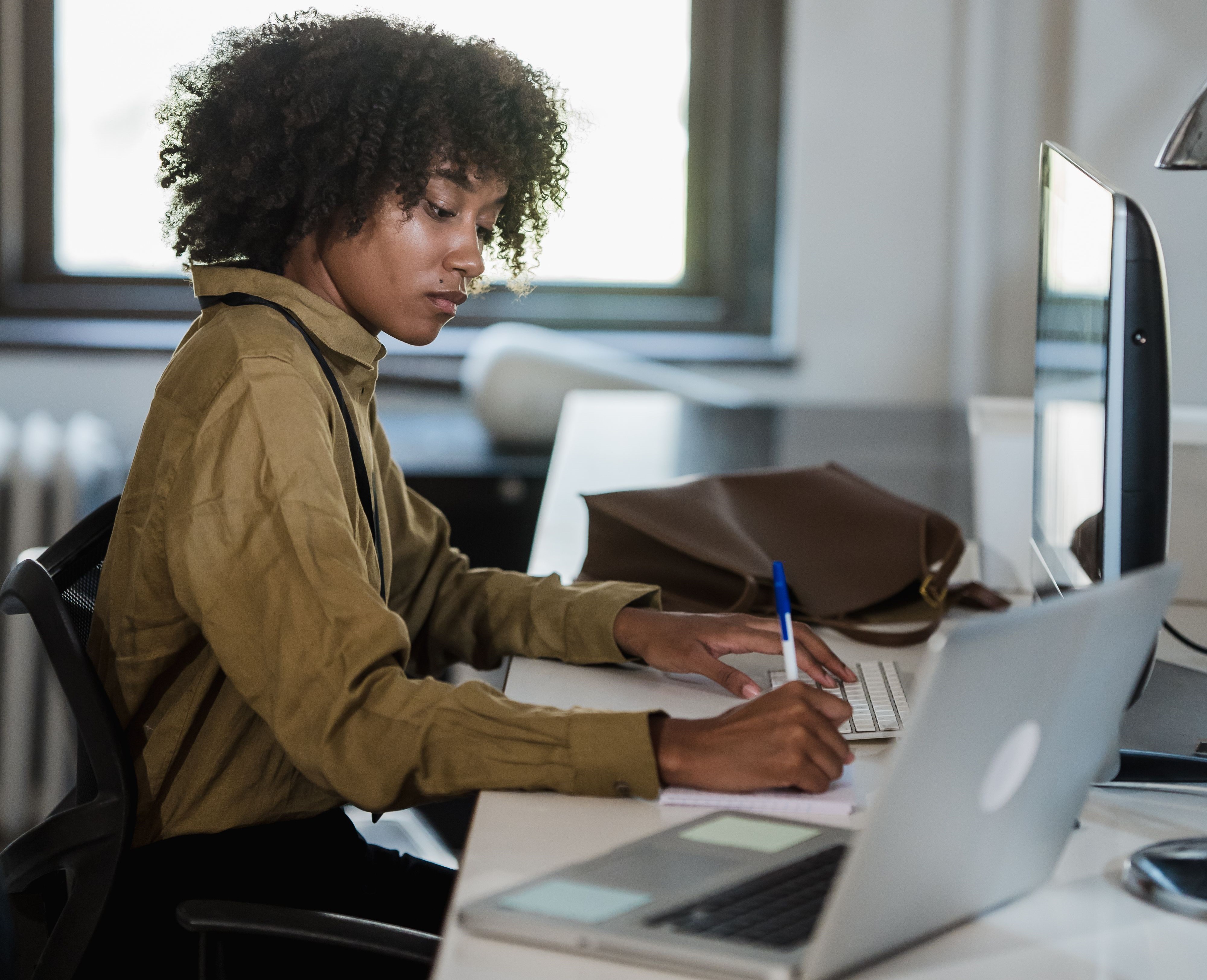 Conheça o fator que diferencia as equipes de alto desempenho — e como os líderes podem oferecer isso - QTU Questões do Universo