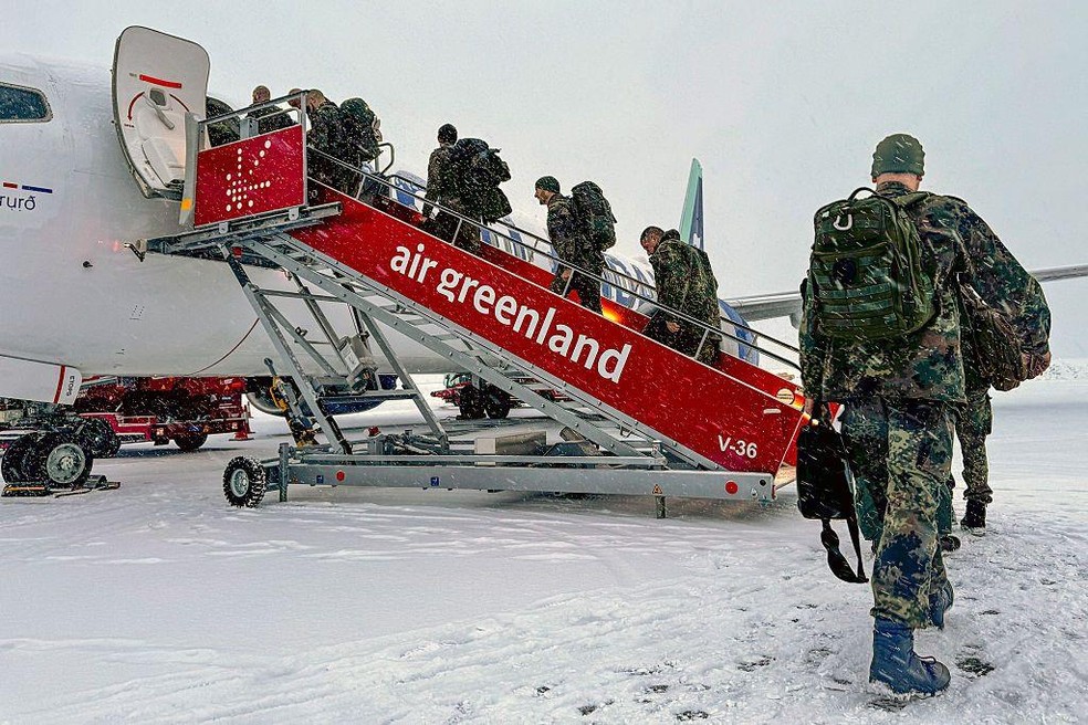 Trump reagiu com raiva à decisão de oito países europeus de enviar tropas para a Groenlândia — Foto: BBC News fonte