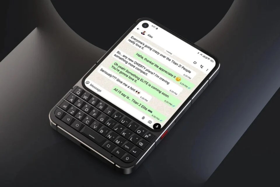 Ressurgimento dos telefones com teclado físico vira tendência em 2026
