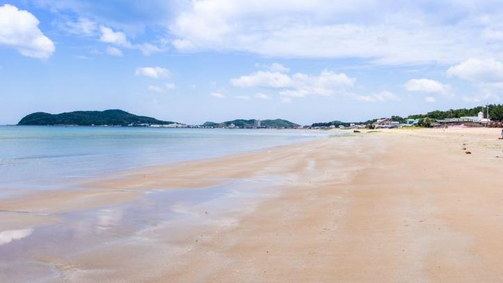 Fonte BBC News — Foto: Nuvens oferecem textura especial aos reflexos do Espelho do Mar de Fukutsu