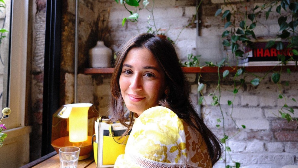 Com o tempo, Dayna diz que aprendeu a silenciar sua voz crítica interna — Foto: BBC News fonte