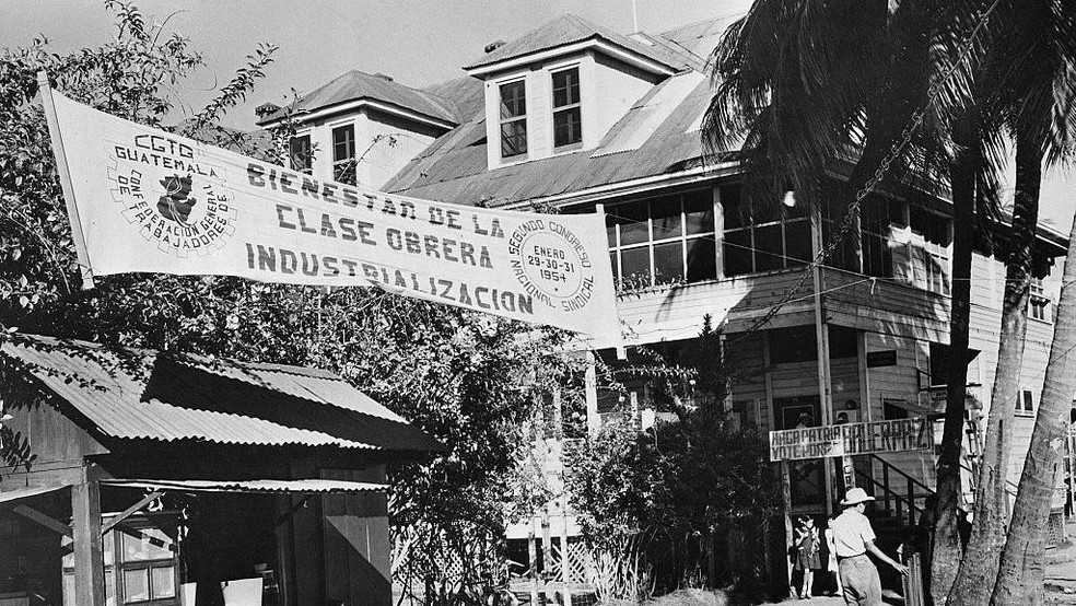 A United Fruit Company dominou a indústria e a mão de obra guatemalteca nos anos 1950 — Foto: BBC News fonte