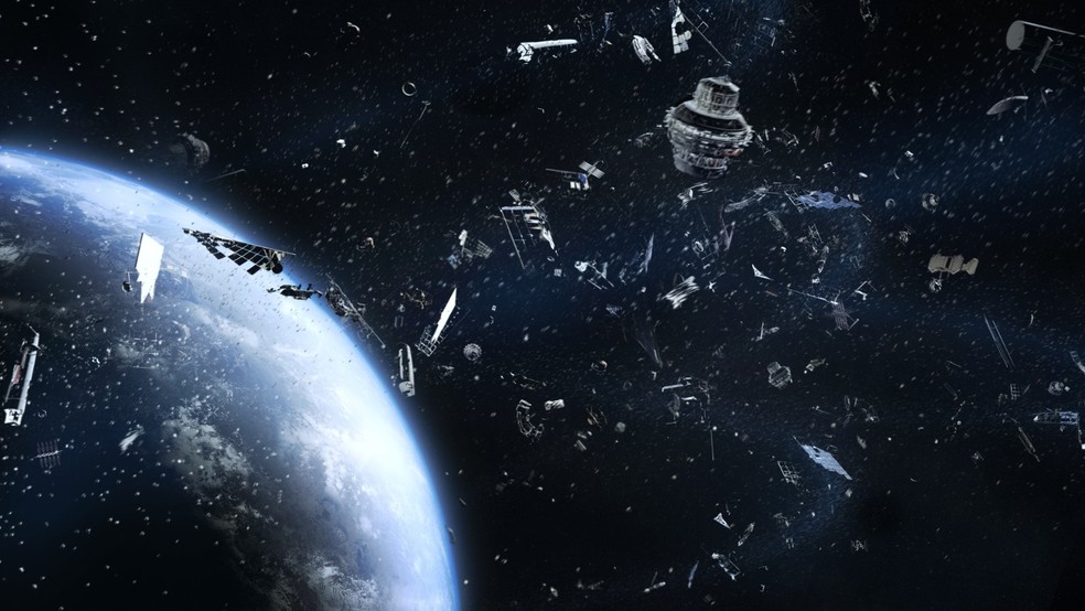 Ilustração mostra destroços de antigos satélites e foguetes em torno da Terra — Foto: Stock via Getty Images