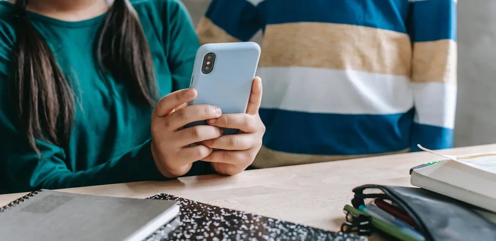 celular criança — Foto: Pexels