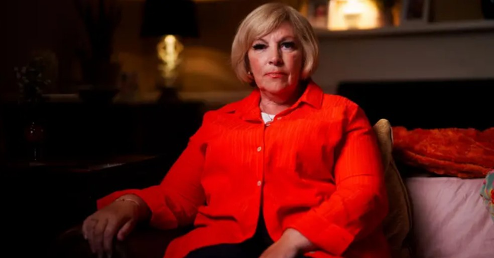 A mãe de Rennie, Christine, disse estar envergonhada pelos crimes da filha. — Foto: STV Studios Factual/BBC