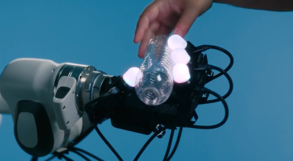 Mão robótica criada pela Meta — Foto: Divulgação