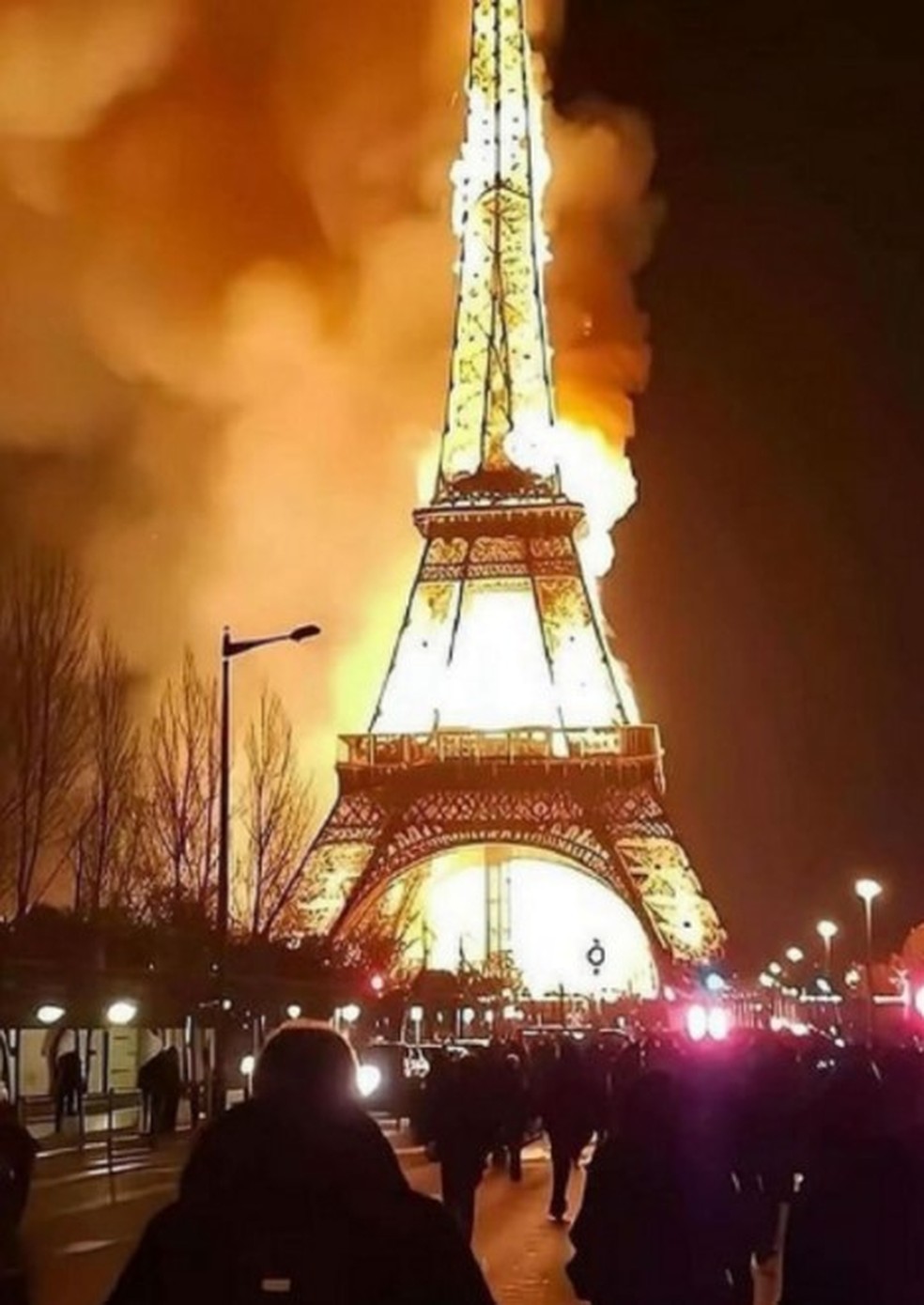 Imiagem da Torre Eiffel pegando fogo é falsa — Foto: Reprodução/Redes Sociais