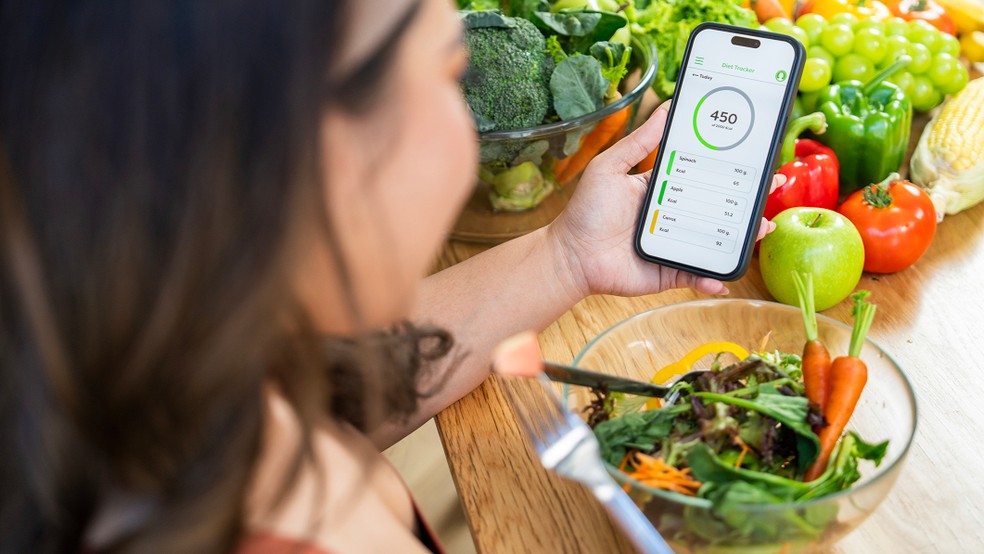 Análise apontou que jejum não fez diferença quando comparado a práticas tradicionais como redução da ingestão de calorias e alimentação saudável — Foto: BBC News fonte