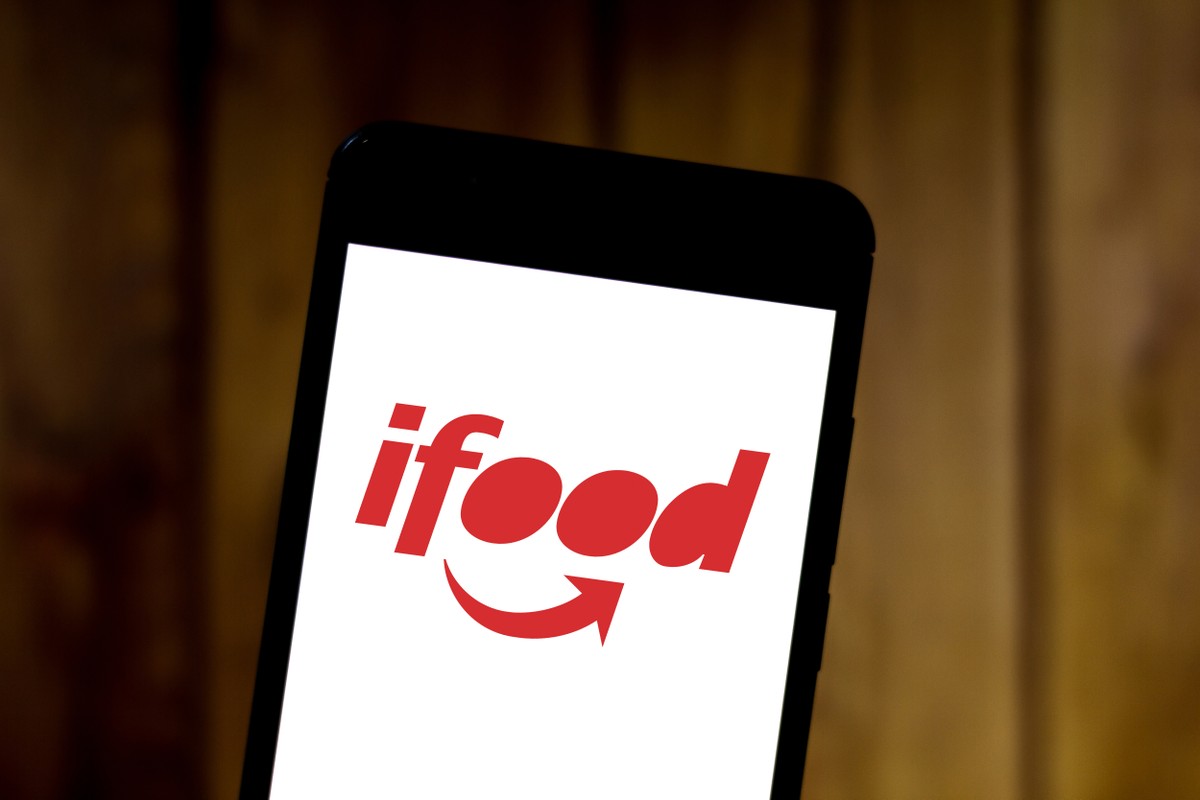 iFood demite 355 e cita cenário econômico global