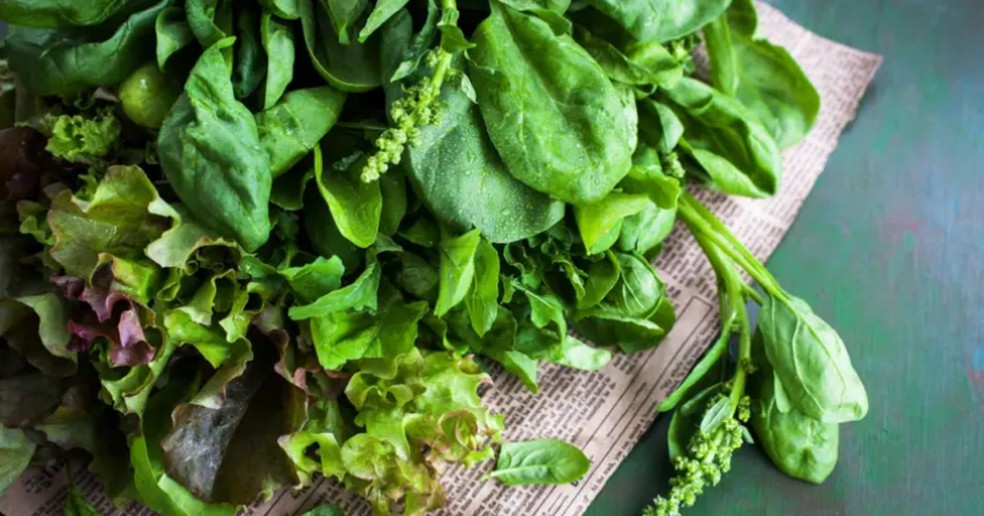 Especialistas garantem que é melhor consumir magnésio na alimentação. Os vegetais verdes são uma grande fonte de mineral. — Foto: Getty Images via BBC News