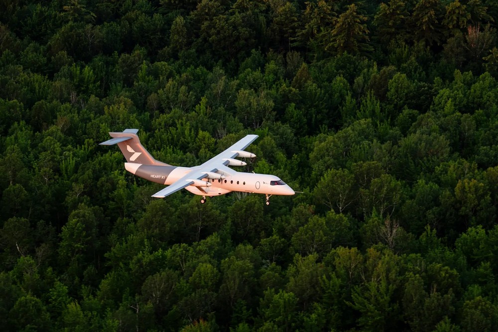 Maior avião elétrico já construído voa 27 minutos em Nova York gastando US$ 5 de eletricidade