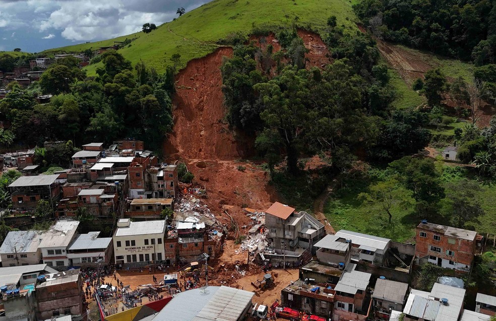 Mortos em Juiz de Fora moravam perto de encostas — Foto: BBC News fonte