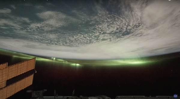 Aurora vista do espaço é exuberante: vídeo de astronauta mostra fenômeno  nos polos, Mulher Ciência