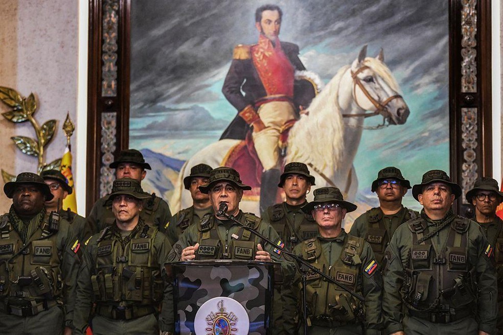 A liderança militar venezuelana não soube neutralizar a ameaça lançada pelos Estados Unidos — Foto: BBC News fonte