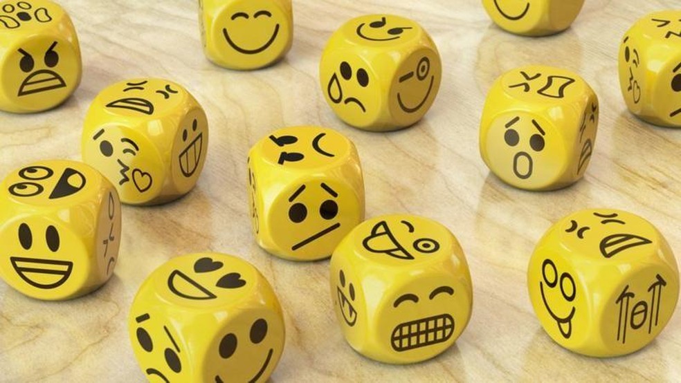 Bipolaridade pode gerar mudanças de humor que acabam desgastando a saúde mental do paciente — Foto: BBC News fonte