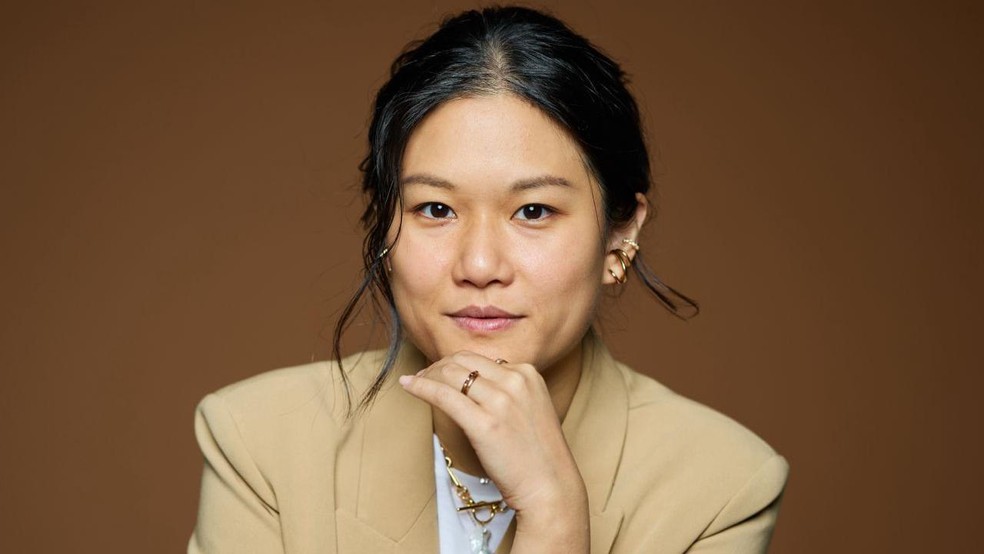 Karen Hao é uma jornalista premiada, especializada em tecnologia — Foto: BBC News fonte