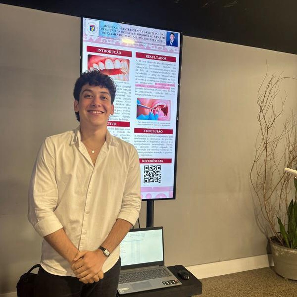 Após abandonar o Ensino Médio para trabalhar, Henry conseguiu se formar pelo Encceja e atualmente cursa Odontologia — Foto: BBC News fonte