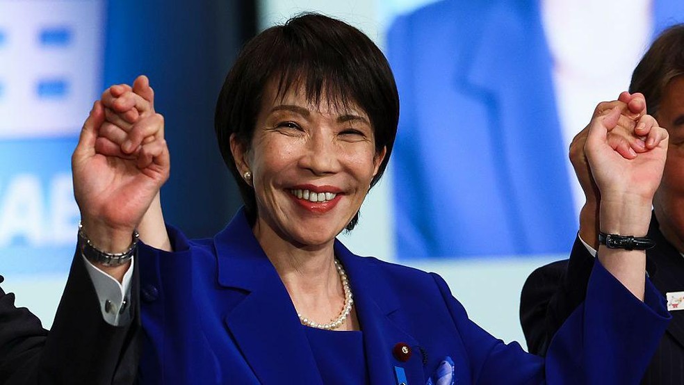 Os resultados das últimas eleições japonesas concederam à primeira-ministra do país o capital político necessário para se manter no cargo frente à crise diplomática com a China — Foto: BBC News fonte