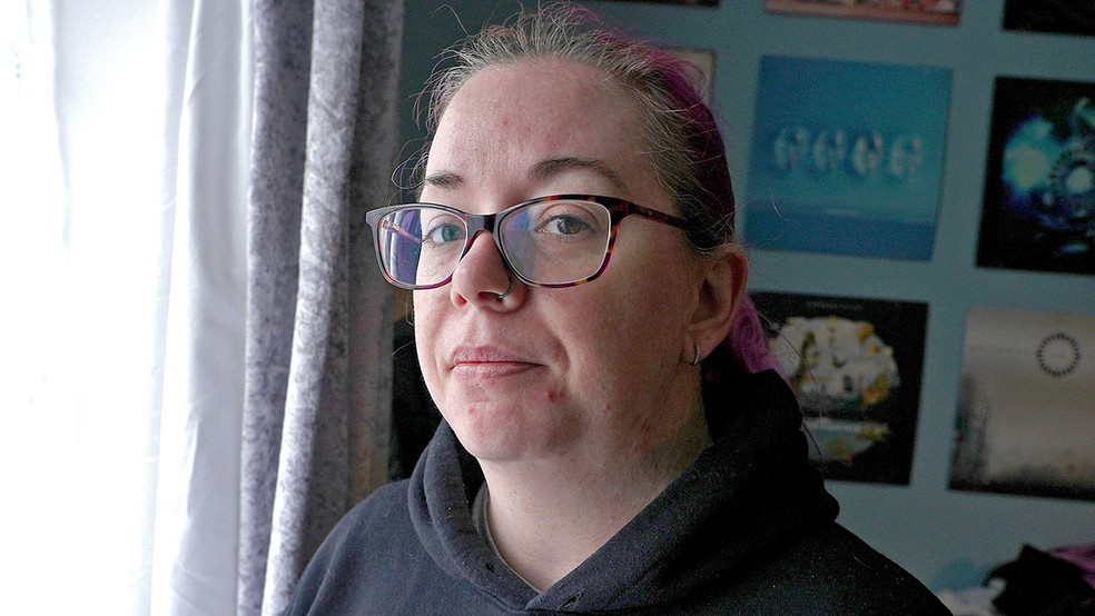 Emma desenvolveu um problema com jogos de azar depois de tomar medicamento — Foto: BBC News fonte