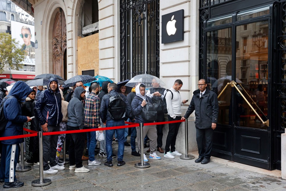 Dentro da Apple Store, Compras em Nova York, EUA — Fotografia de