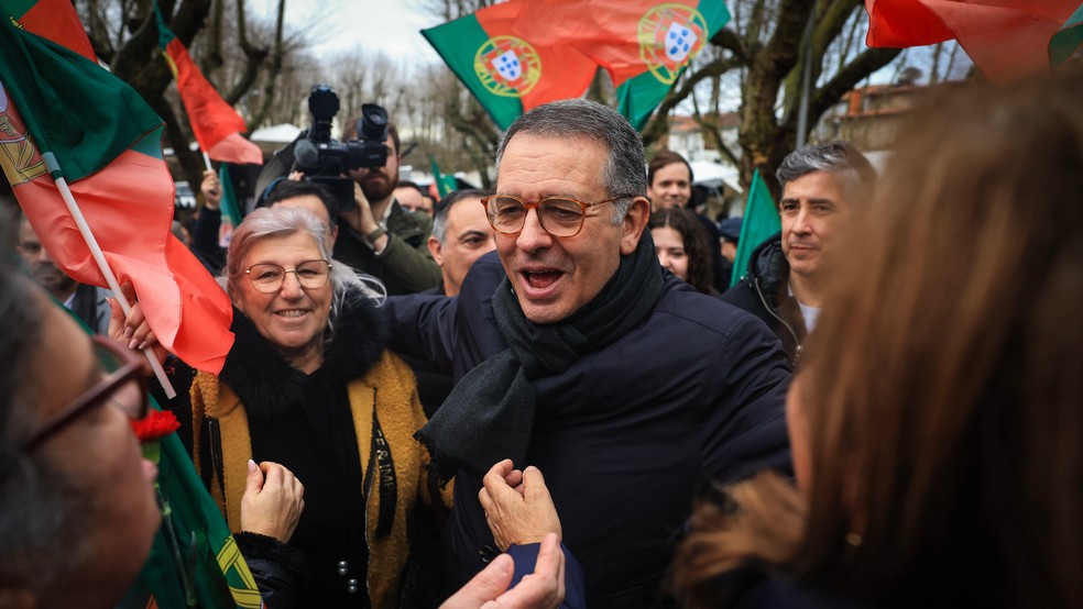 O ex-secretário-geral do Partido Socialista (PS), António José Seguro, aparece em segundo lugar — Foto: BBC News fonte