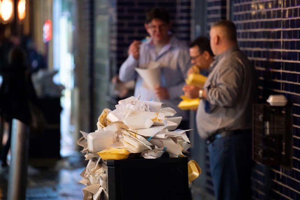 O debate mais amplo, naturalmente, é até que ponto o Estado deve assumir responsabilidade — Foto: BBC News fonte