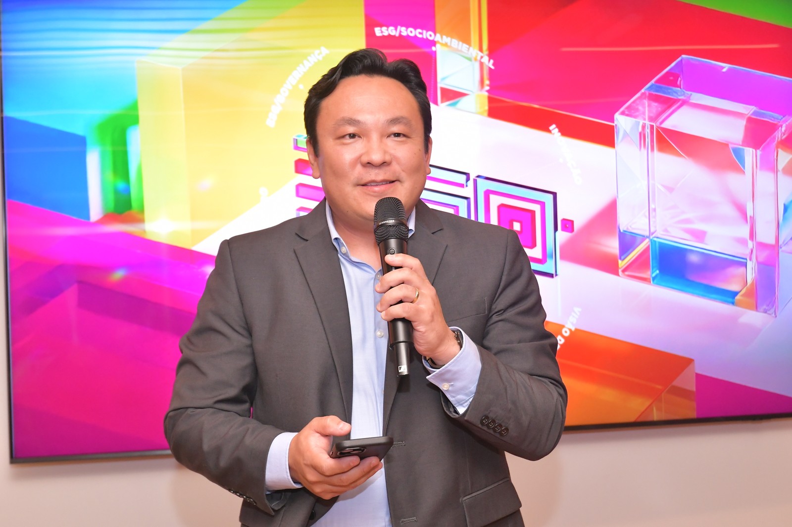 Alberto Kuba, CEO da WEG, discursa após receber o prêmio de Empresa do Ano — Foto: Flavio Santana