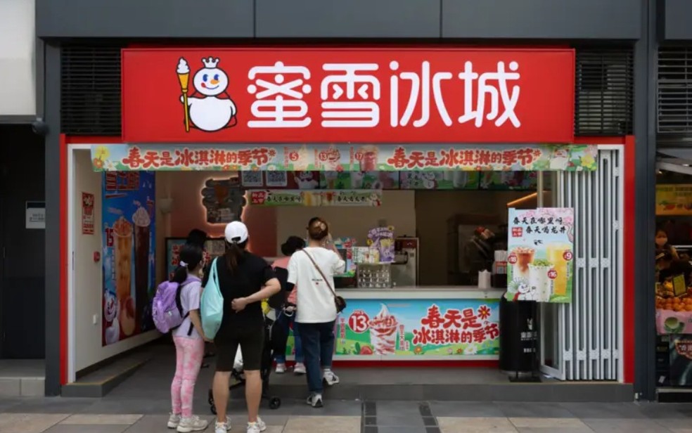 A Mixue tem mais de 45 mil unidades espalhadas pela China e outros 11 países — como Singapura e Tailândia — Foto: Getty Images/BBC