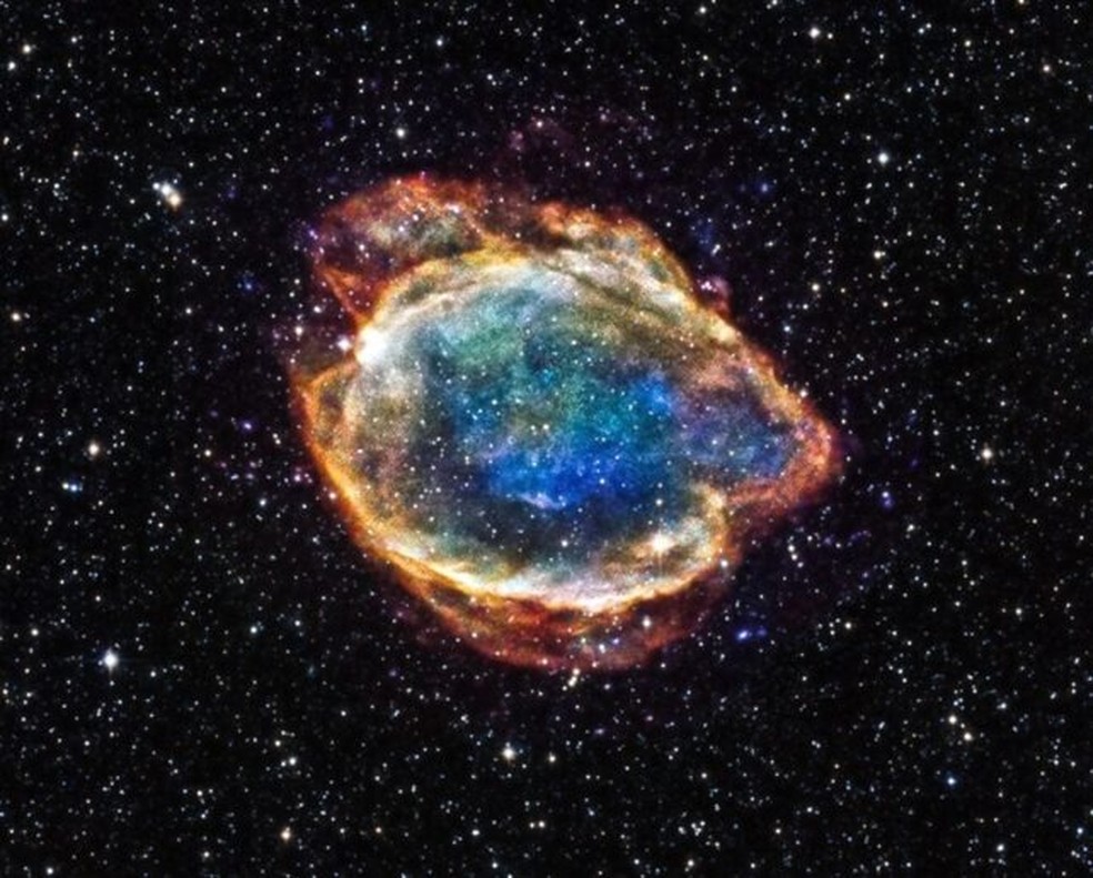 G299, o remanescente do que os astrônomos pensam ser uma "Type la supernovae" — Foto: NASA/CXC/U.Texas/S.Post et al./MASS/UMass/IPAC-Caltech/NSF